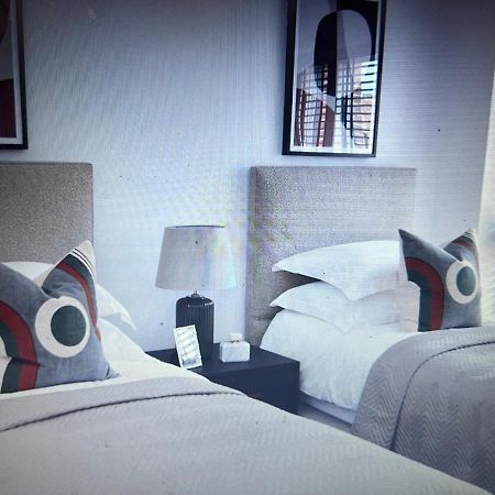 4-Level Luxury 2 Bedroom House Sleeps 6, Rooftop, Harry P & Free Parking واتفورد المظهر الخارجي الصورة