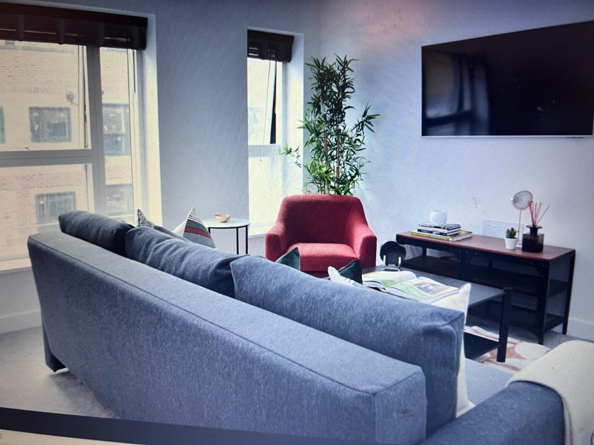4-Level Luxury 2 Bedroom House Sleeps 6, Rooftop, Harry P & Free Parking واتفورد المظهر الخارجي الصورة